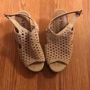 Cream woven wedges